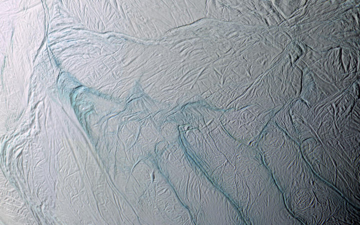 Las condiciones para la vida en el océano de Encélado son cada vez más seguras